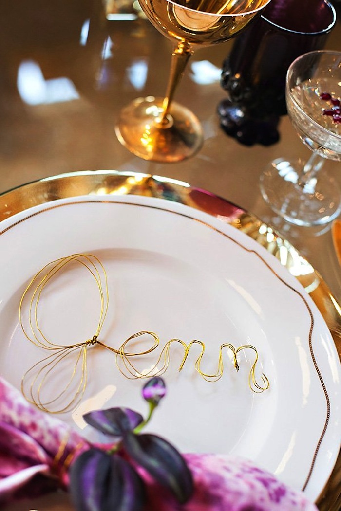 glam-gold-white-table-setting-place card ideas